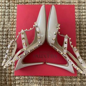 Valentino Rockstud Pumps In Poudre/Nude